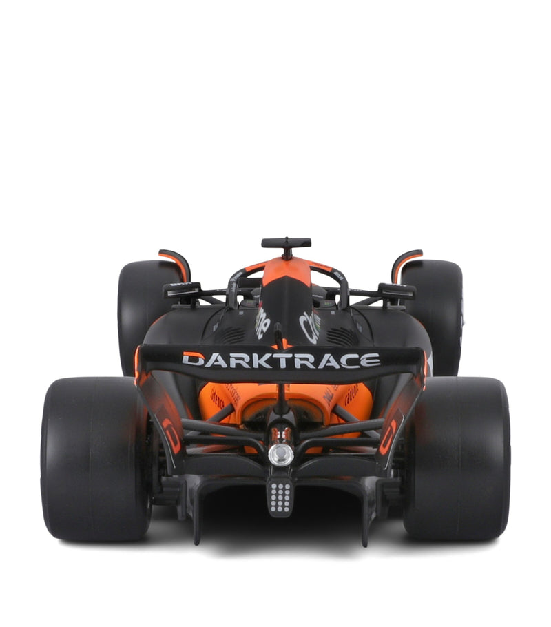 Bburago McLaren MCL38 Oscar Piastri 1:24 diecast model, imported from the UK