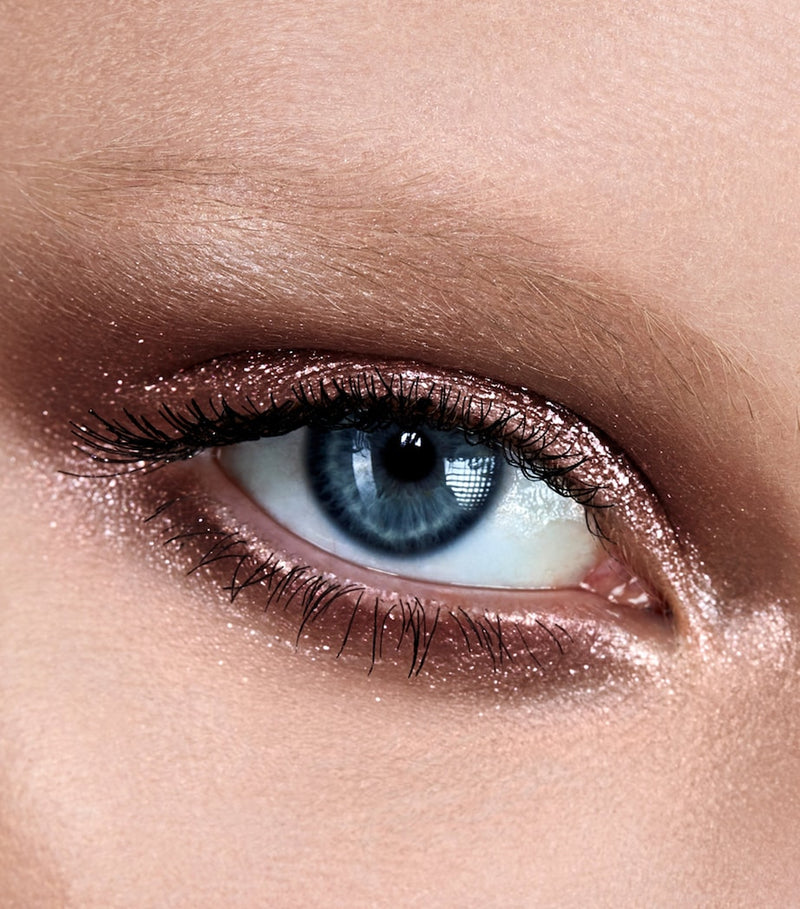 Hourglass creamy eyeshadow with light-reflecting pearls for sparkling eyes (British brand)