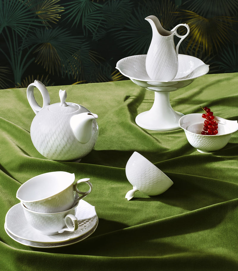 Meissen porcelain sugar bowl with lid Waves Relief (British brand)