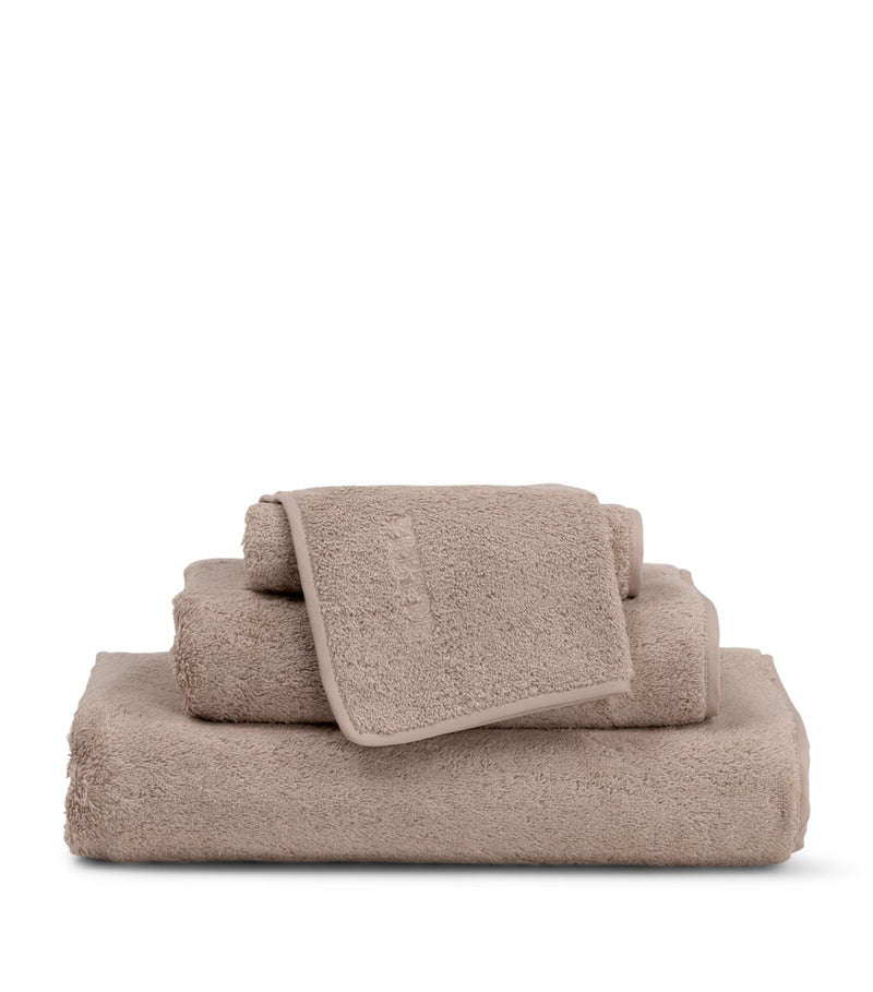 Frette Unito wash cloth 30cm x 30cm, imported from the UK