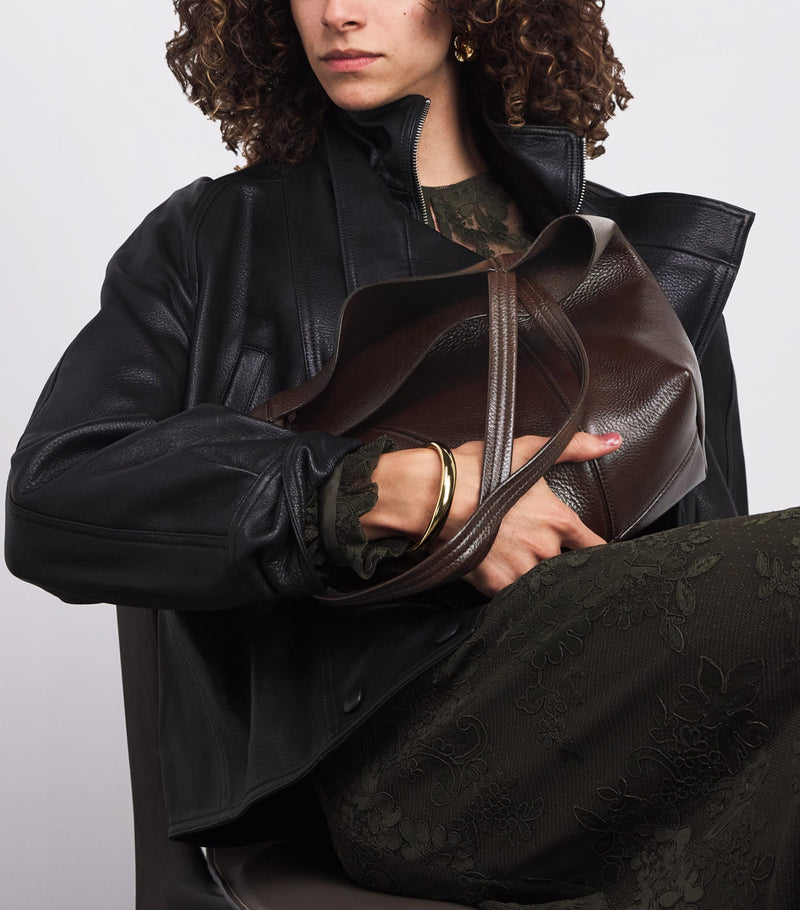 Chloé medium calfskin spin tote bag leather, UK version