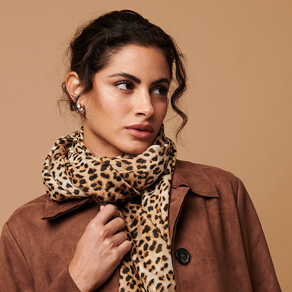 Izabel London animal printed relaxed shawl scarf, UK version