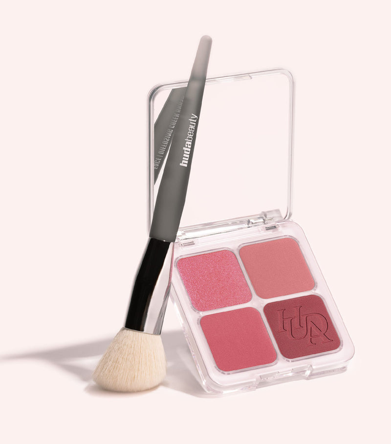 Huda Beauty angled diffusing cheek brush, UK version