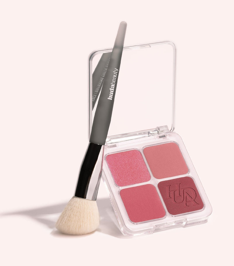 Huda Beauty angled diffusing cheek brush, UK version