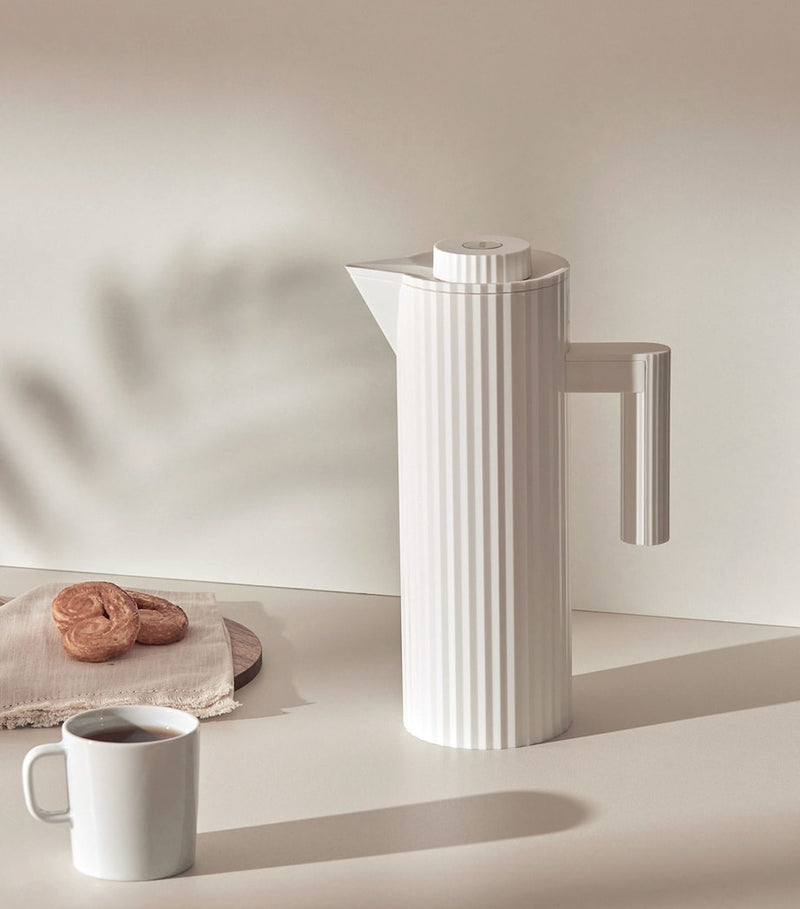 Alessi Plissé vacuum jug 1L - British product