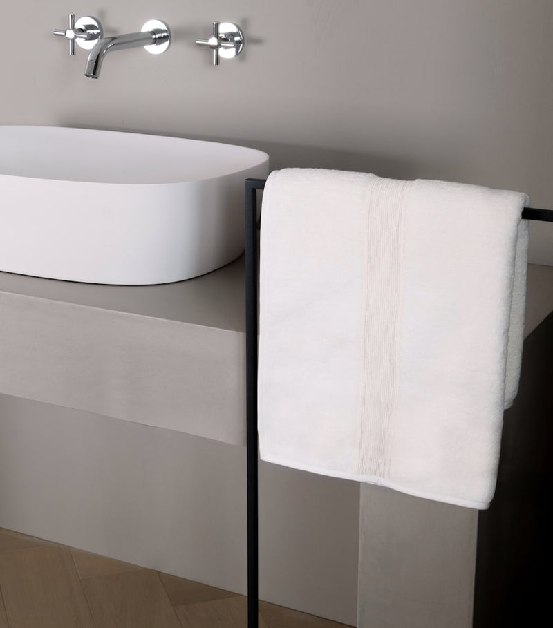 Frette hand towel Balance Lace 60cm x 110cm - British product