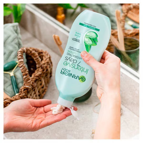 Garnier Intensive 7 Days Aloe Body Lotion 400ml, UK version