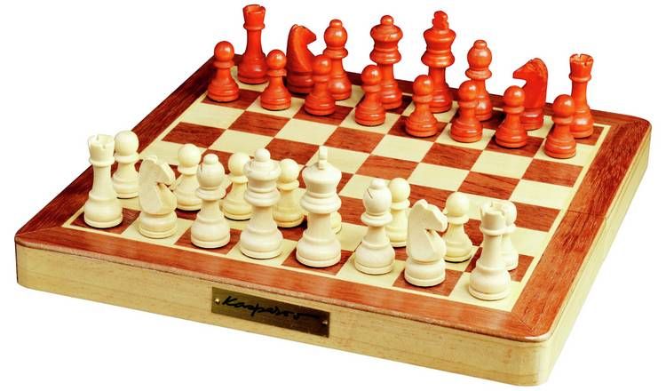 Garry Kasparov Wooden Chess Set