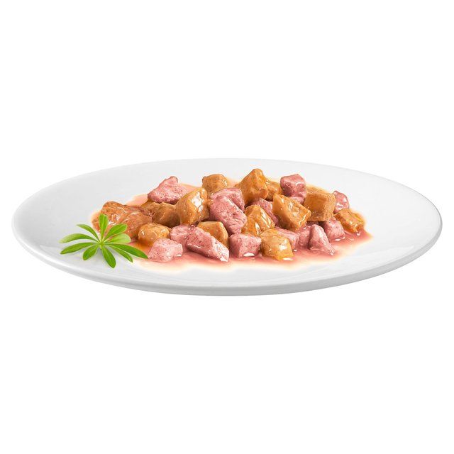 Gourmet Gold Chunks in Gravy Salmon and Chicken Wet Cat Food 85g