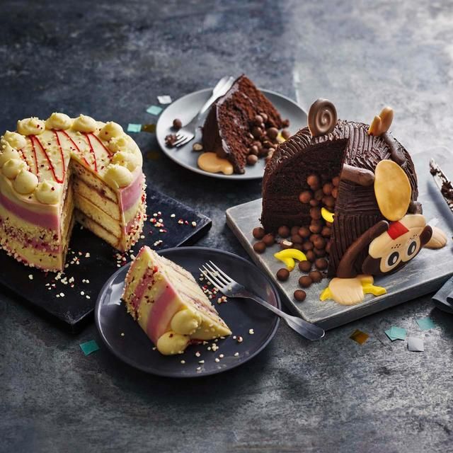 M&S Raspberry Ripple Cake   1.12kg