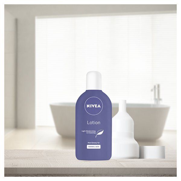 NIVEA Light Moisturising Body Lotion for Normal Skin 250ml