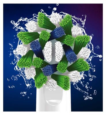 Oral-B CrossAction Toothbrush Head with CleanMaximiser Technology, 4 Pack