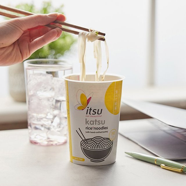 itsu katsu rice noodles cup Free from M&S   