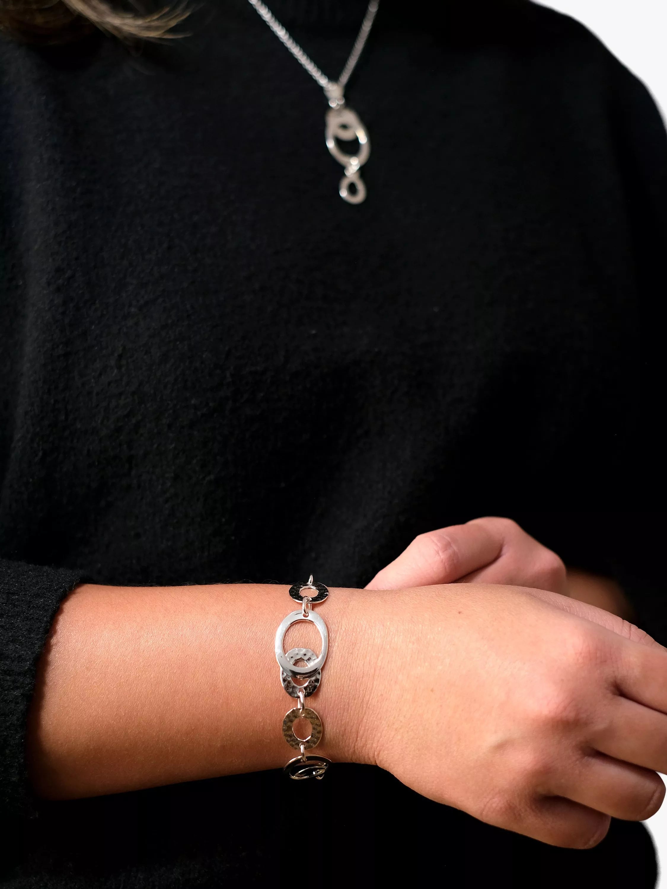 Andea silver hammered oval link bracelet 19cm, UK version