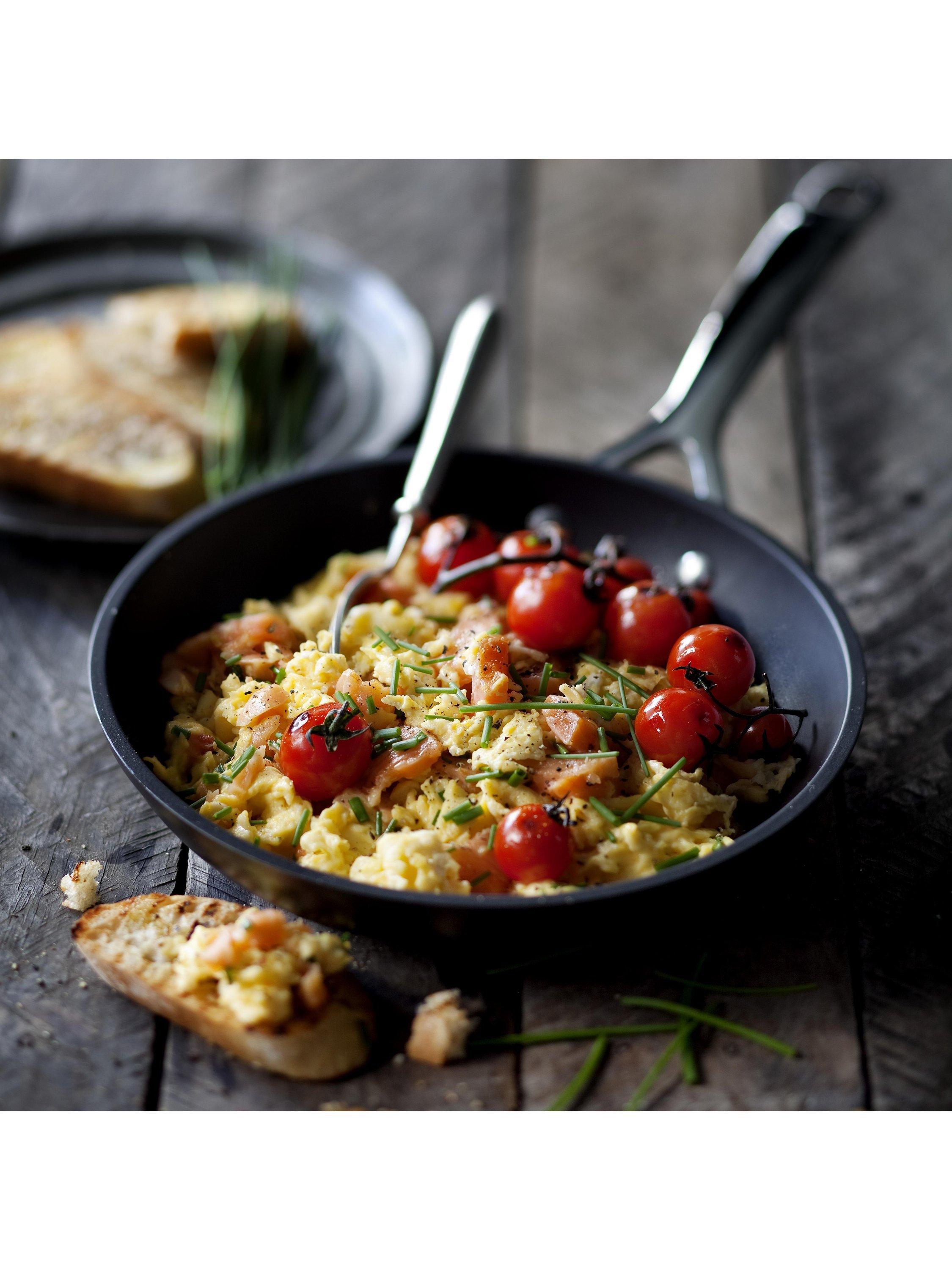 Le Creuset toughened non-stick shallow frying pan, UK version
