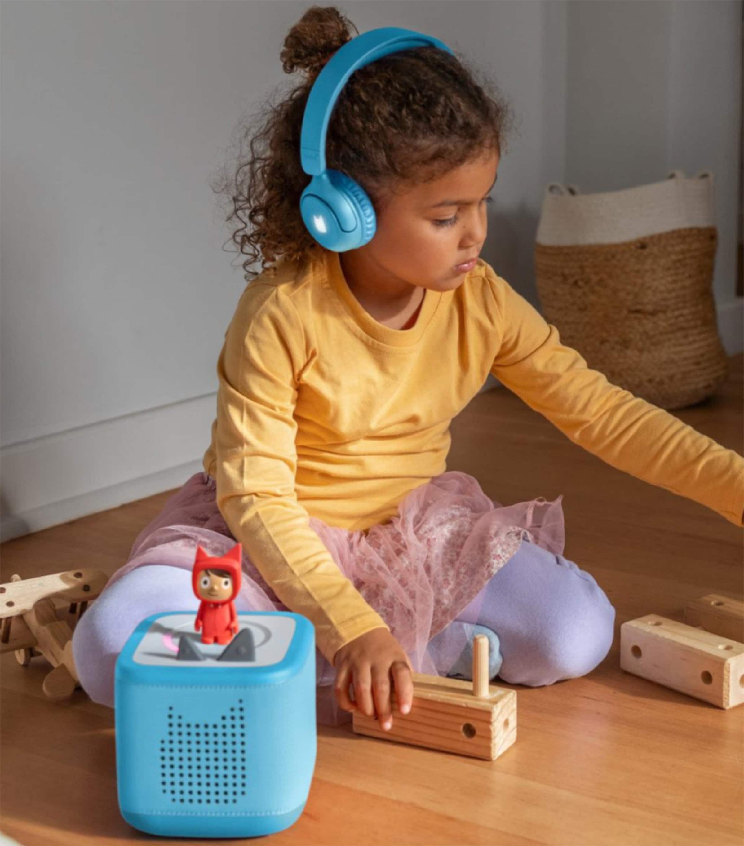 Tonies Bluetooth headphones for children with safe volume limit (British brand)