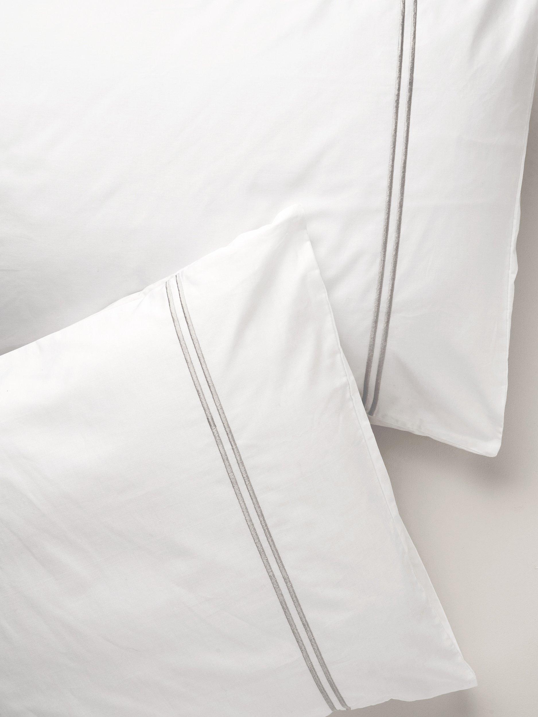Truly satin stitch cotton bedding white - British product