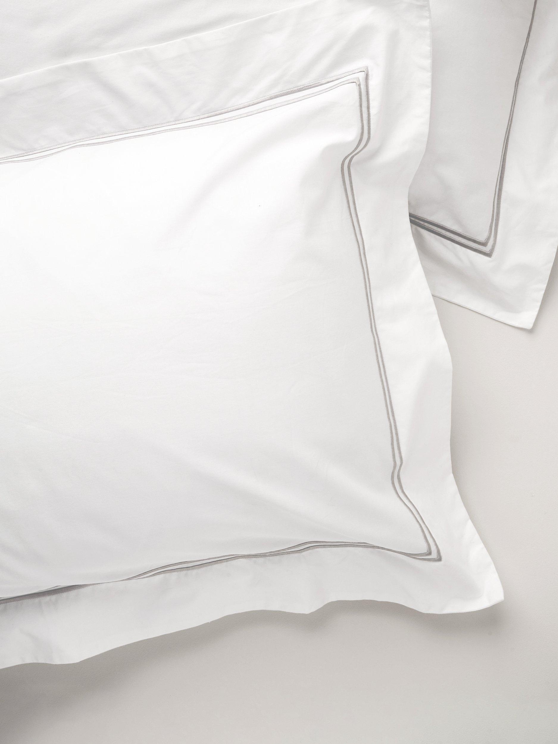 Truly satin stitch cotton bedding white - British product