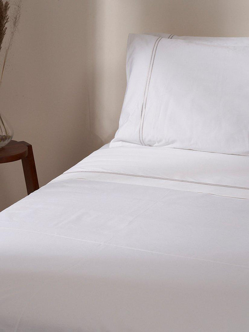 Truly Satin Stitch flat sheet King size (British brand)