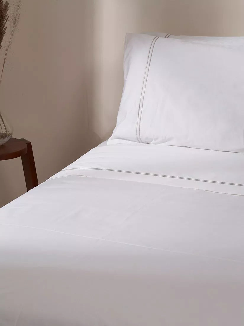 Truly Satin Stitch flat sheet King size (British brand)