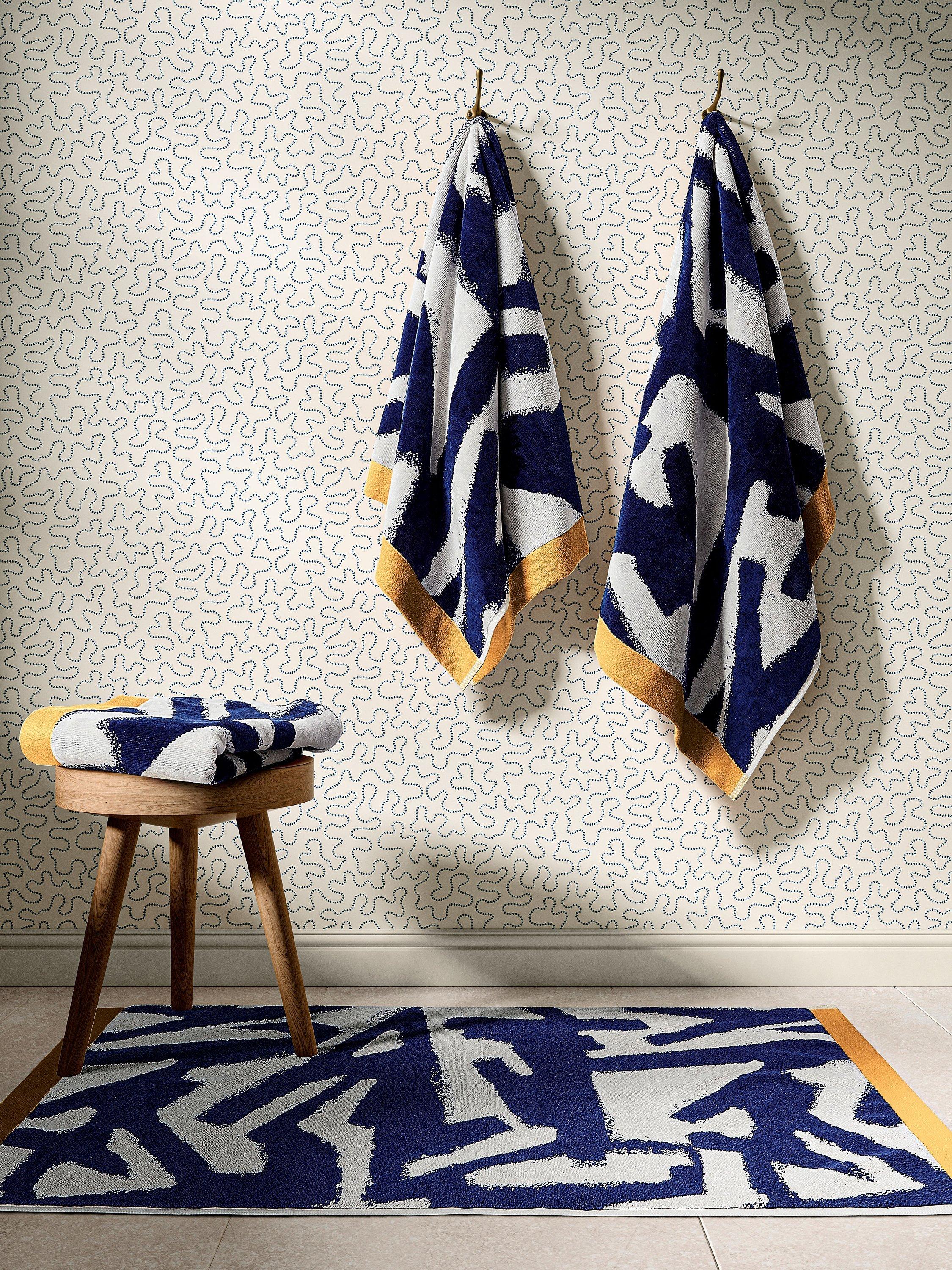 Harlequin Thicket cotton towel 50x90cm, imported from the UK