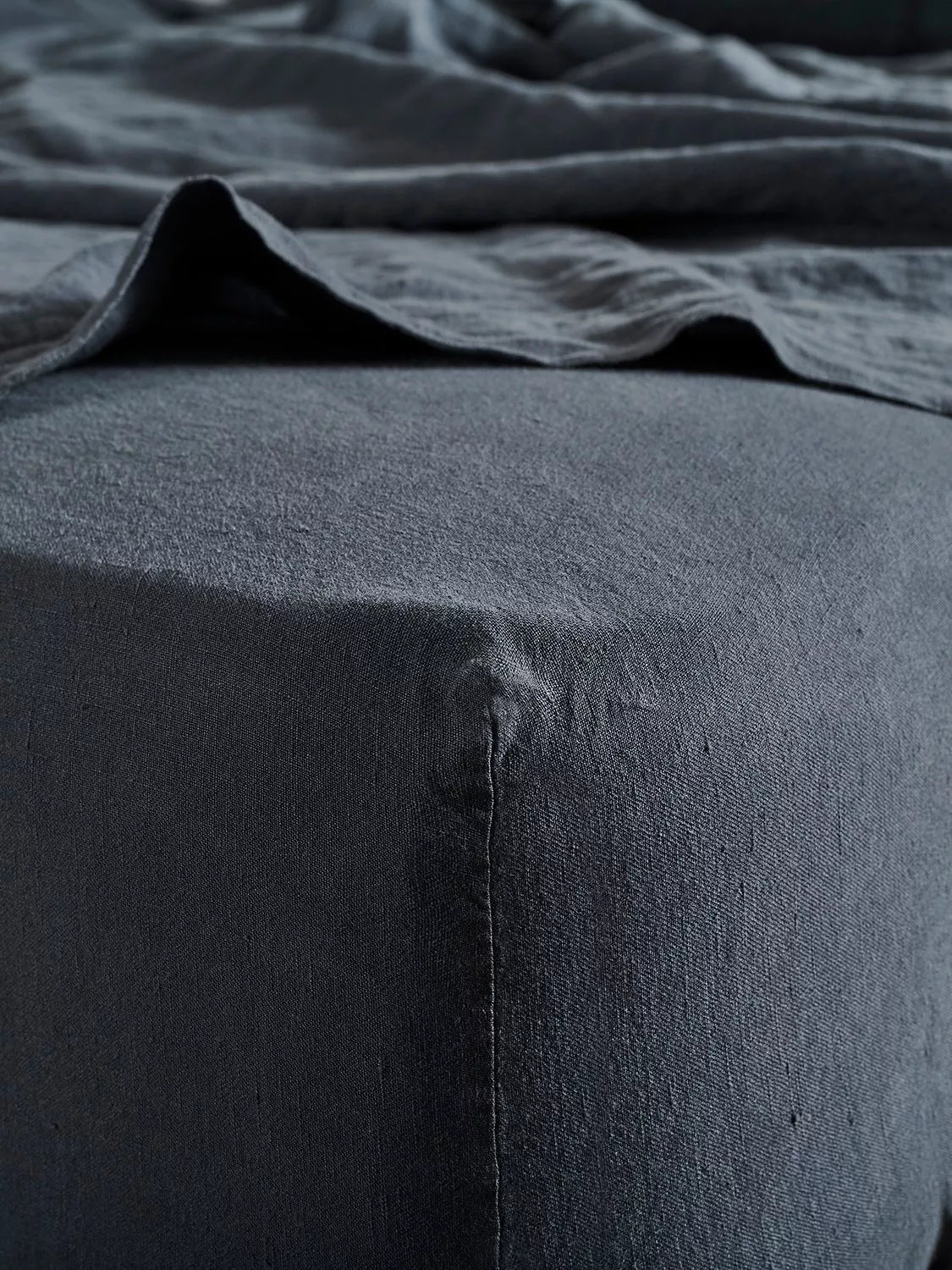 Bedfolk 100% Linen Standard Fitted Sheets - Ink Super King
