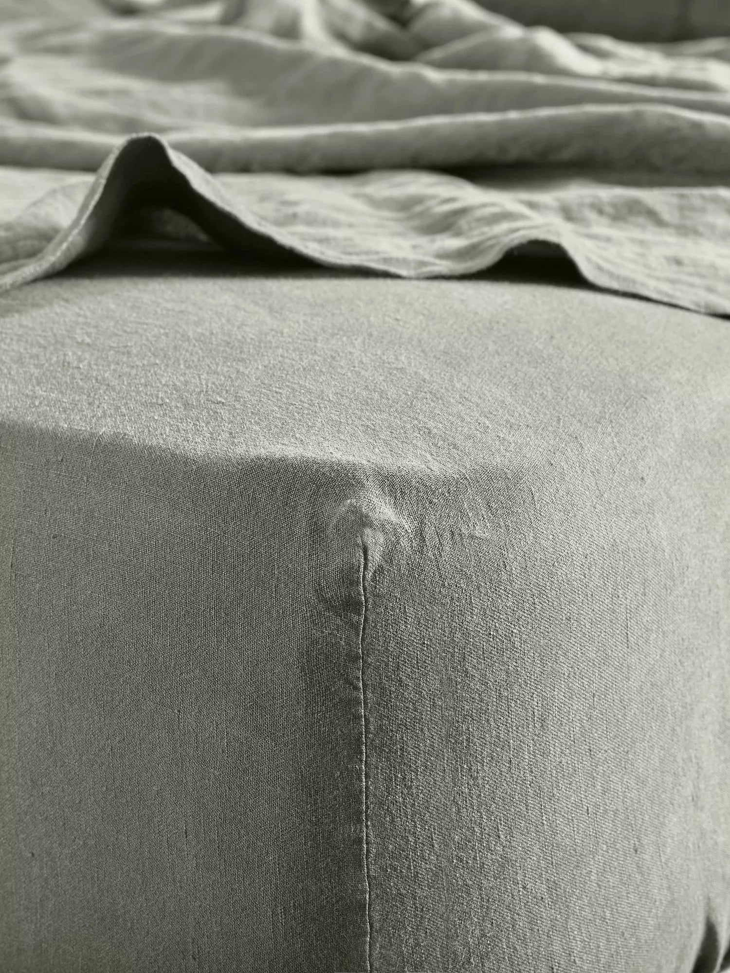 Bedfolk 100% Linen Standard Fitted Sheets - Moss Double