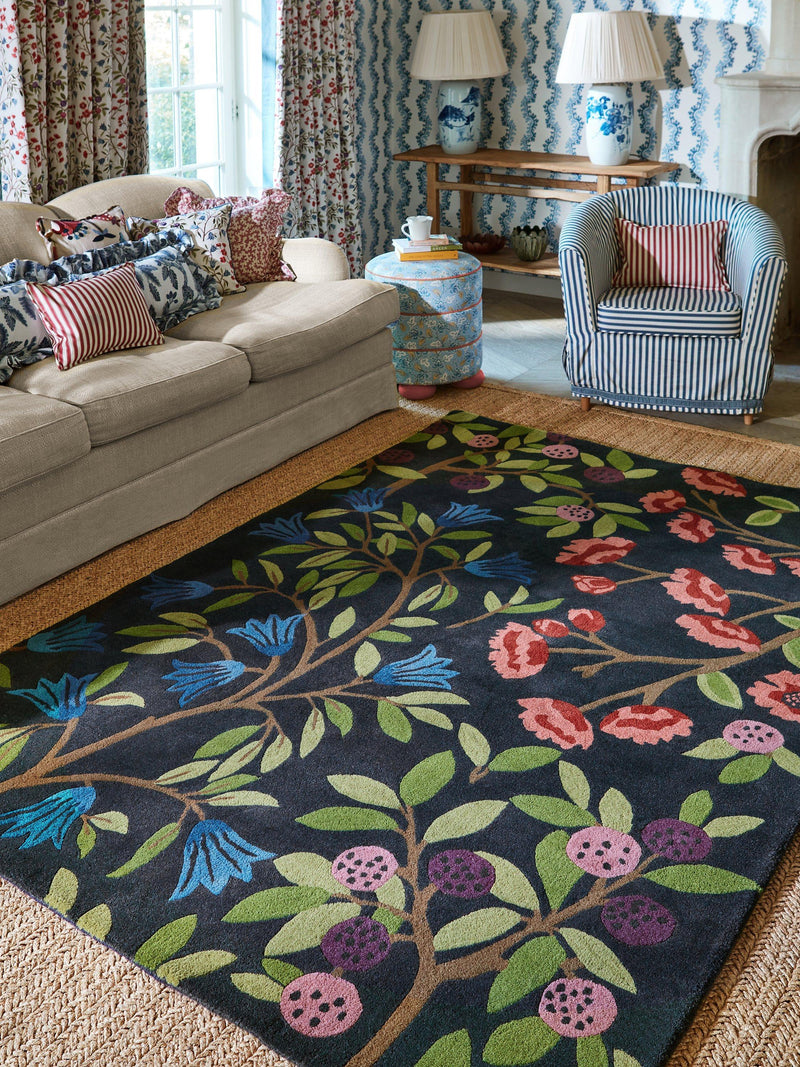 Sanderson Foraging Ullteppe Indigo 240x170cm UK-versjon