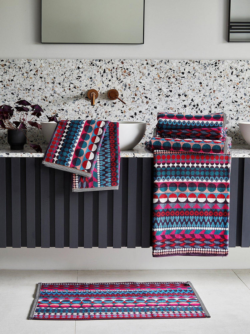 Margo Selby Towel Red Multi Hand 50x100cm, imported from the UK
