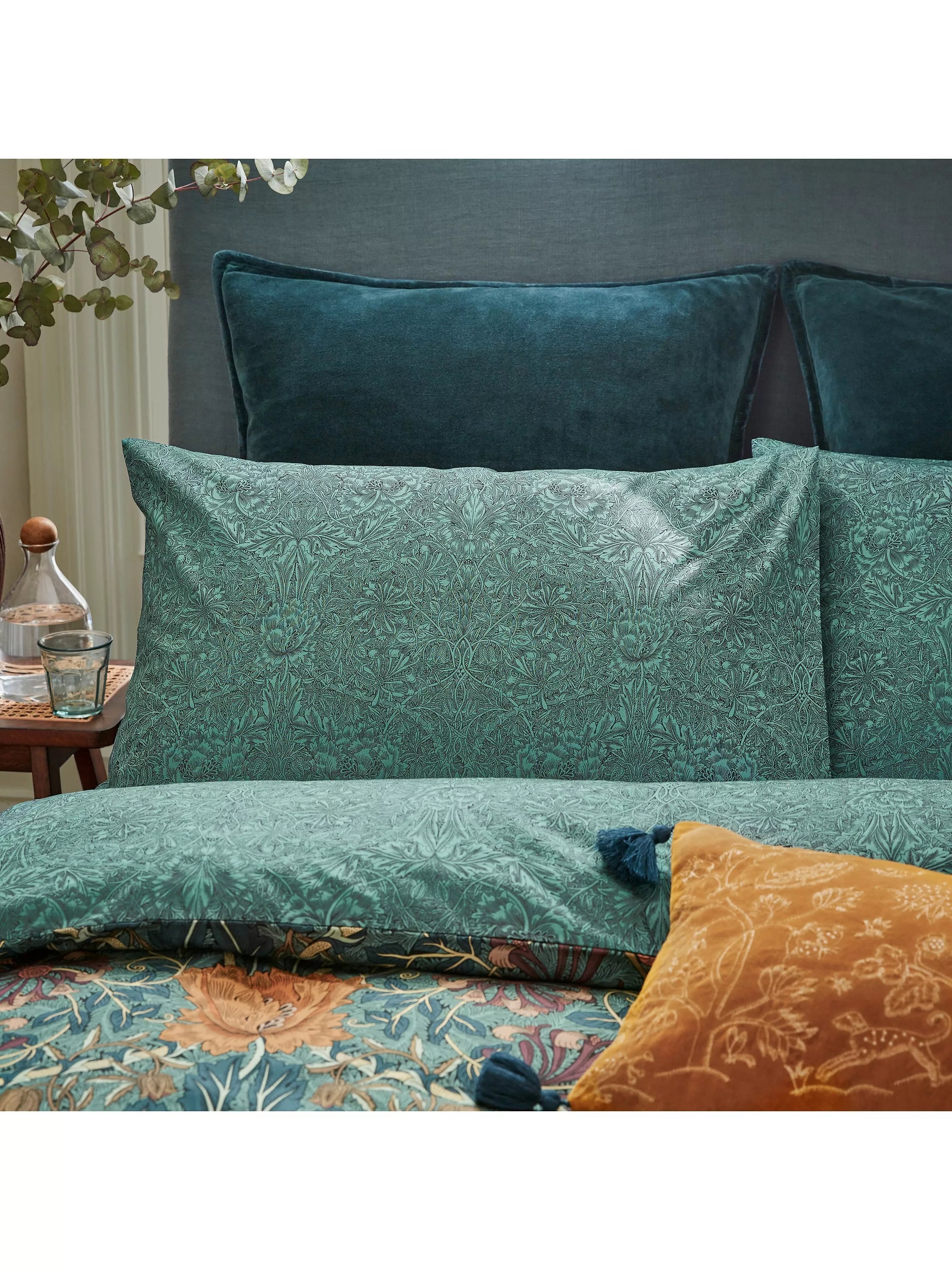 Morris & Co. Honeysuckle & Tulip duvet cover, imported from the UK