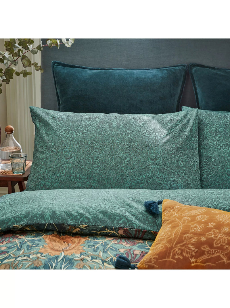 Morris & Co. Honeysuckle & Tulip duvet cover, imported from the UK
