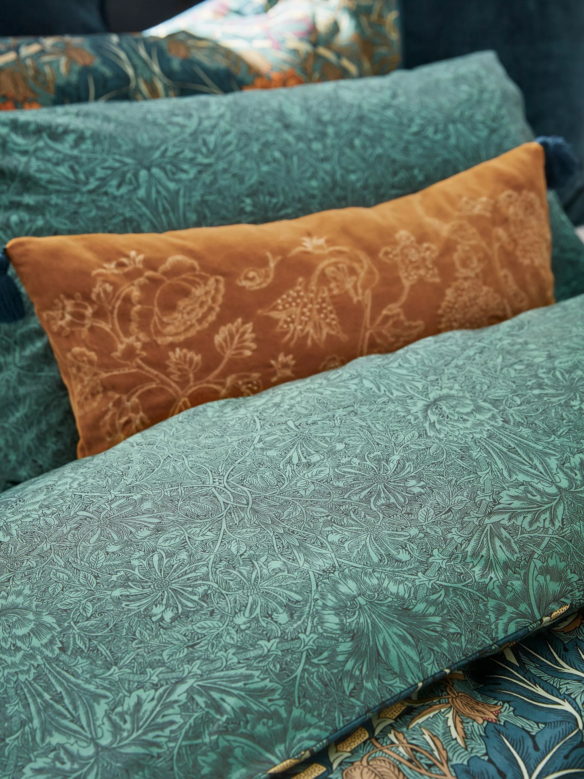 Morris & Co. Honeysuckle & Tulip duvet cover, imported from the UK
