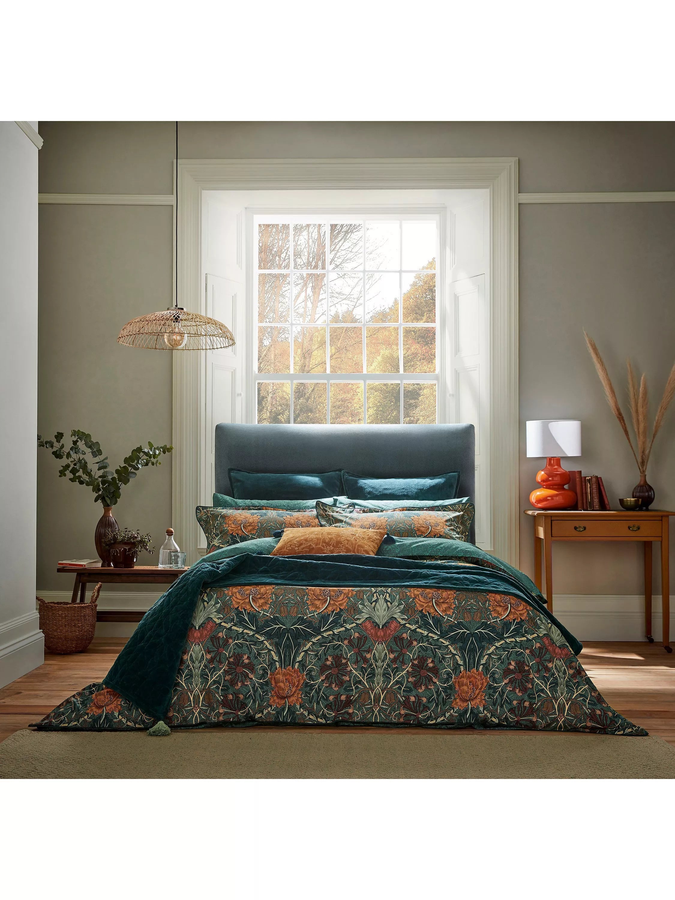 Morris & Co. Honeysuckle & Tulip duvet cover, imported from the UK