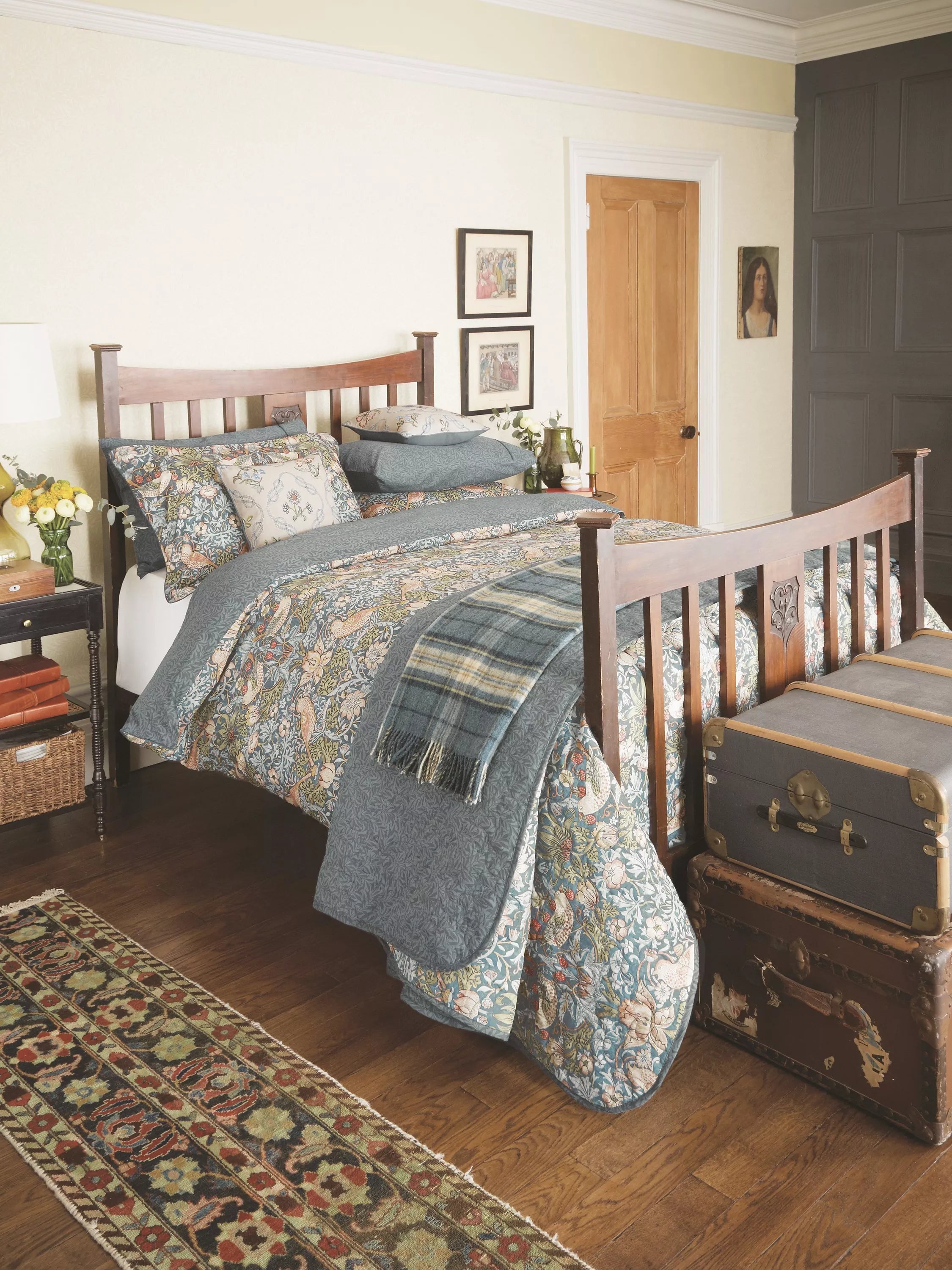 Morris & Co. Strawberry Thief Duvet Cover Double imported from the UK