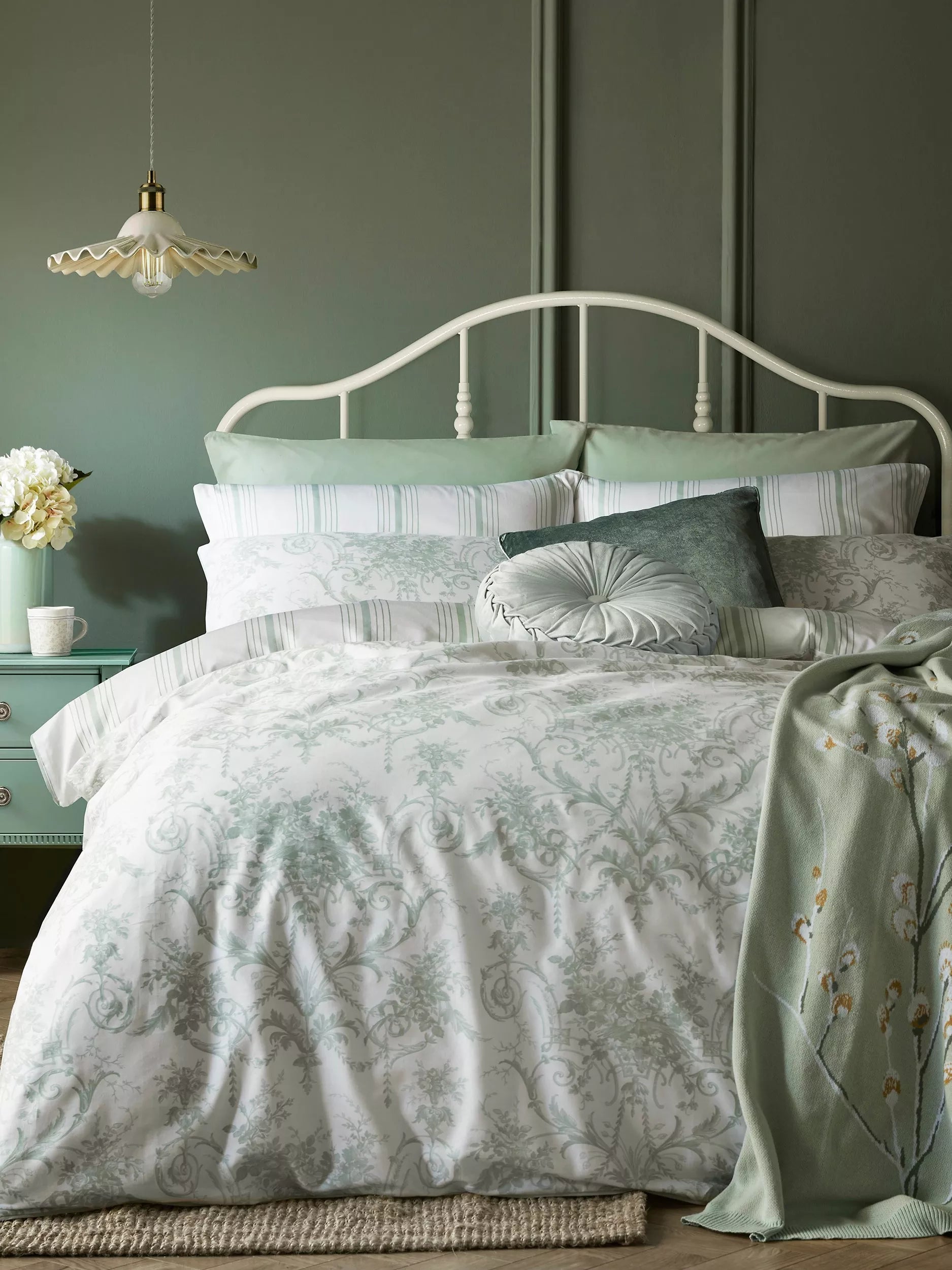 Laura Ashley Tuileries reversible duvet set double sage - British product