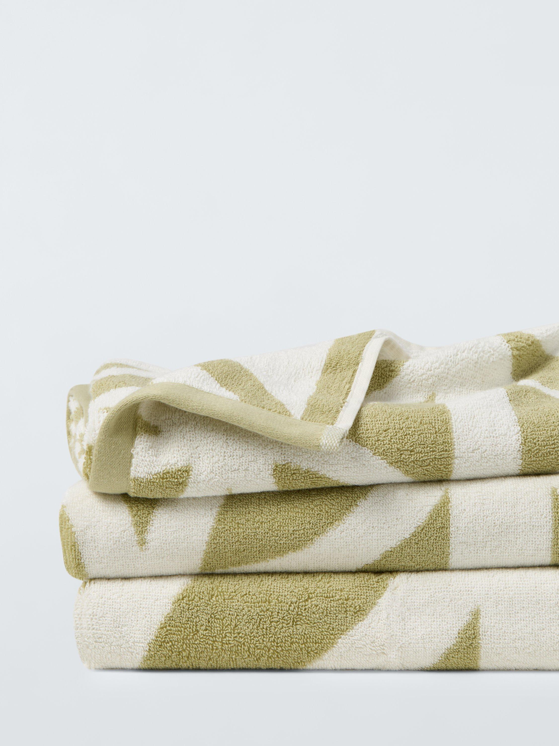 Mini Moderns hand towel floral pattern 50x90cm, imported from the UK