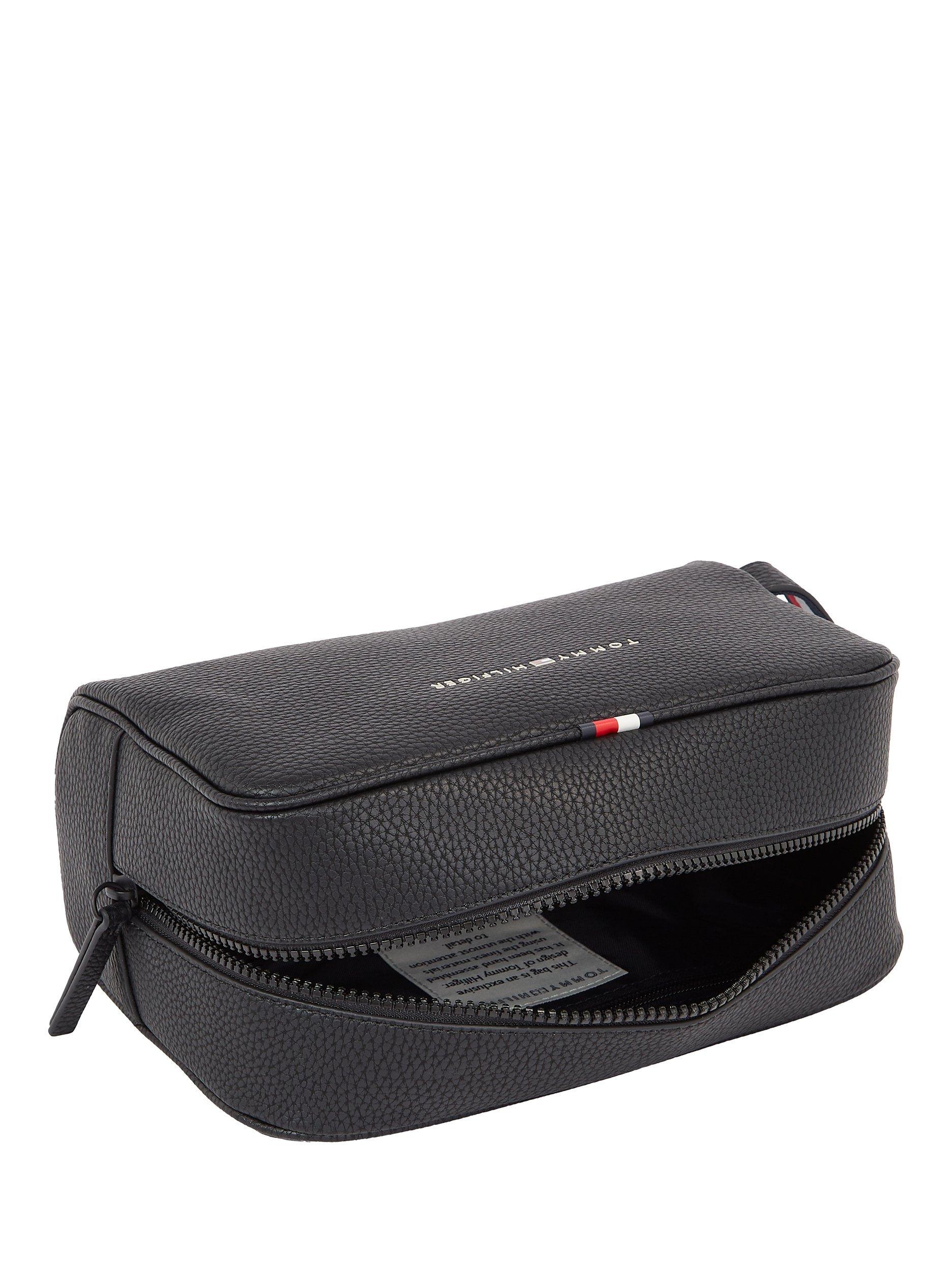 Tommy Hilfiger Essential Washbag in faux leather, UK version