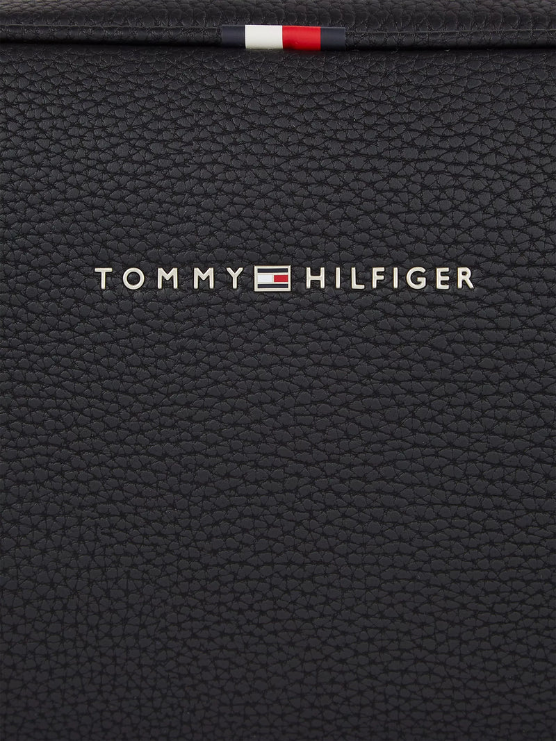 Tommy Hilfiger Essential Washbag in faux leather, UK version