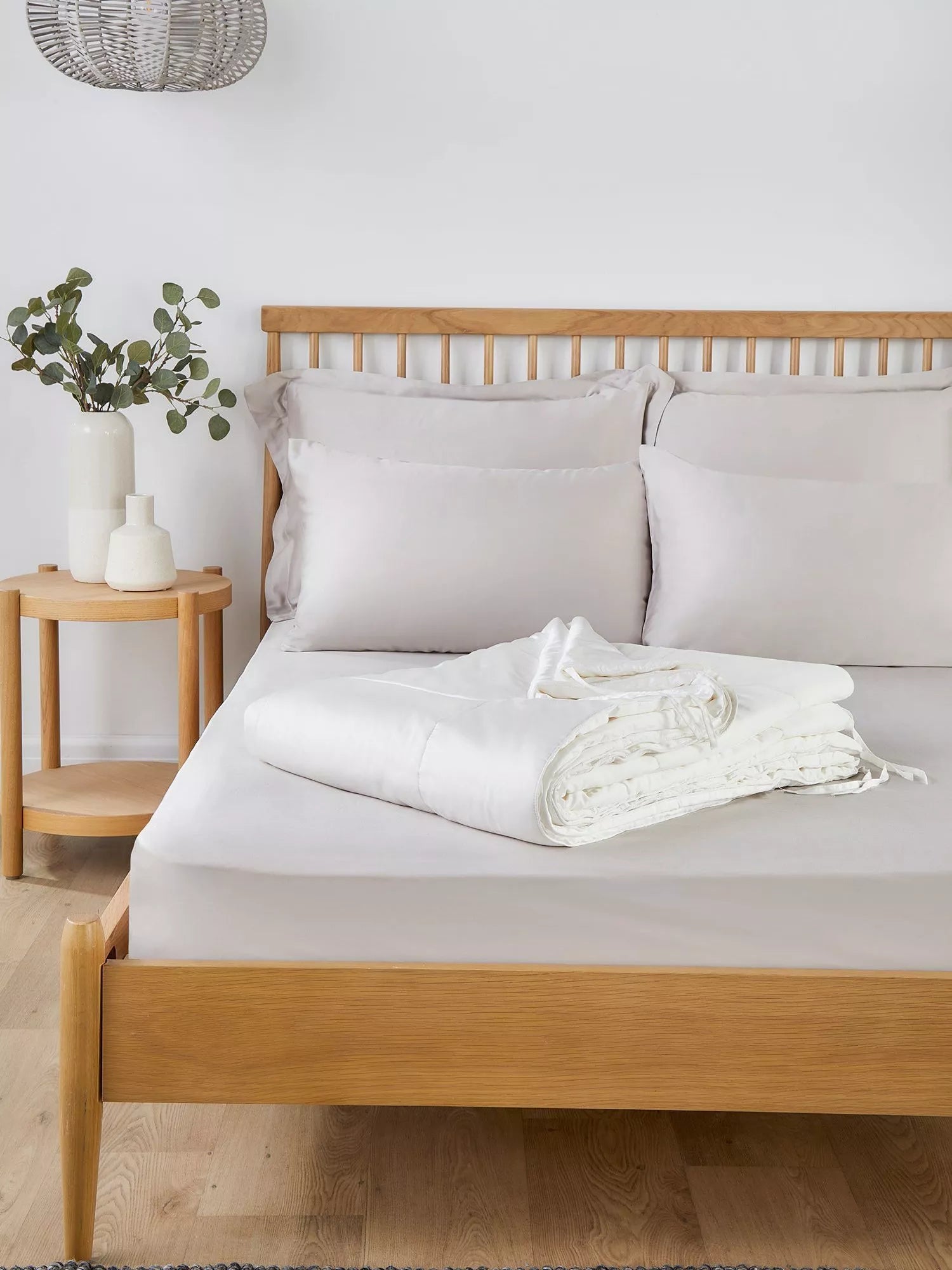 Pretty You London bamboo summer duvet Cloud White Double - British product