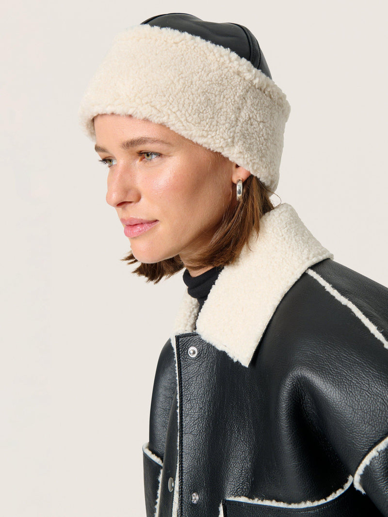 Soaked In Luxury Tonya two tone beanie black, imported from the UK