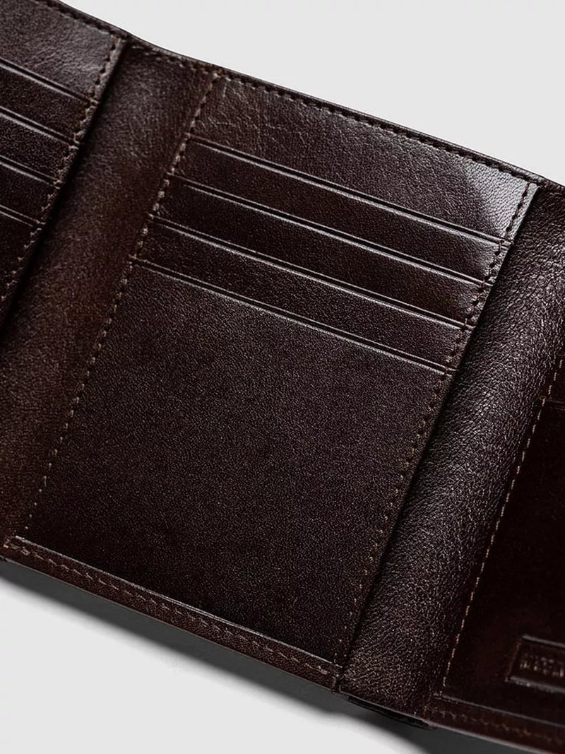 Rodd & Gunn leather wallet in chocolate, imported from the UK