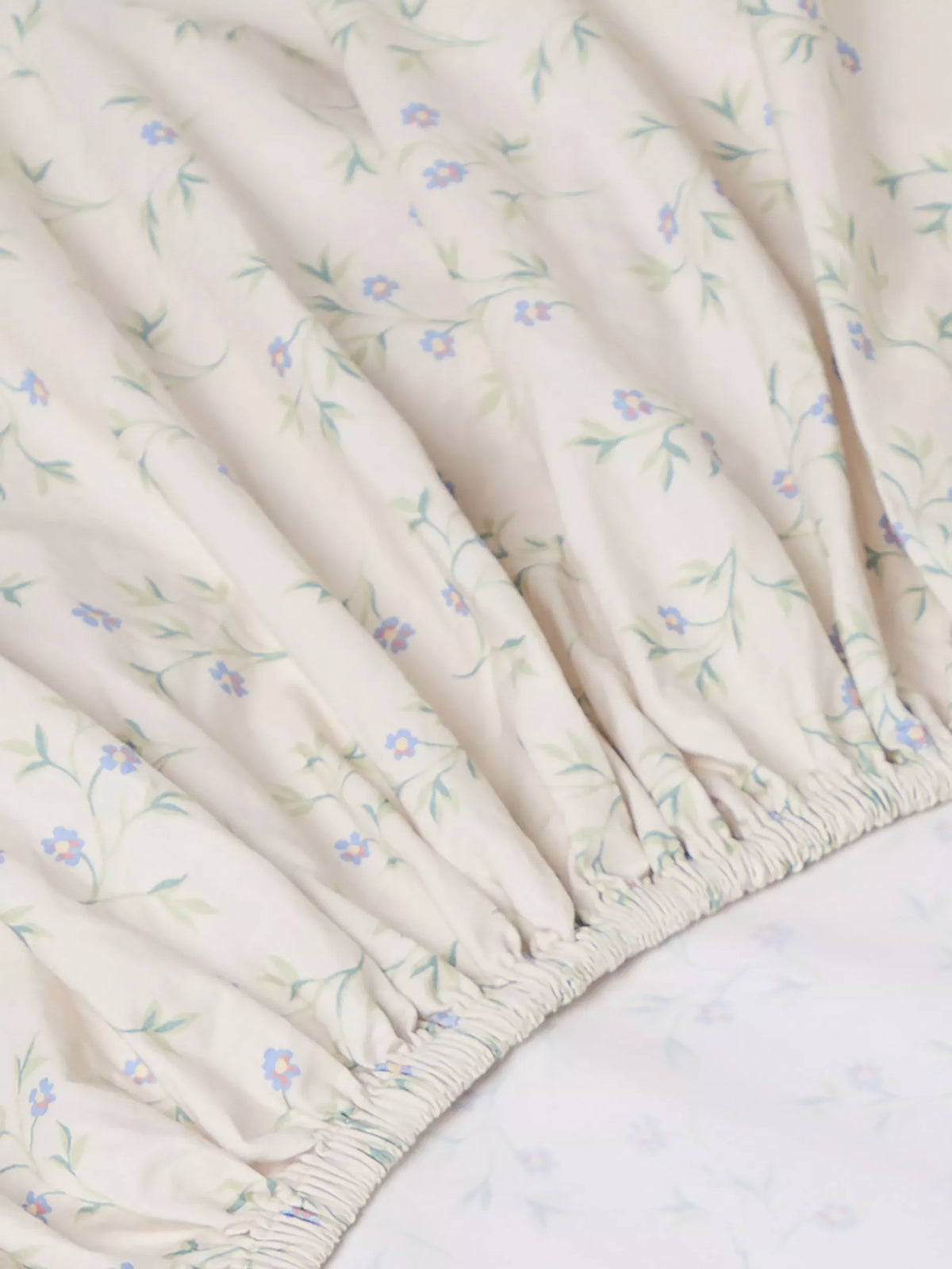 Piglet in Bed Spring Sprig fitted sheet king, UK version