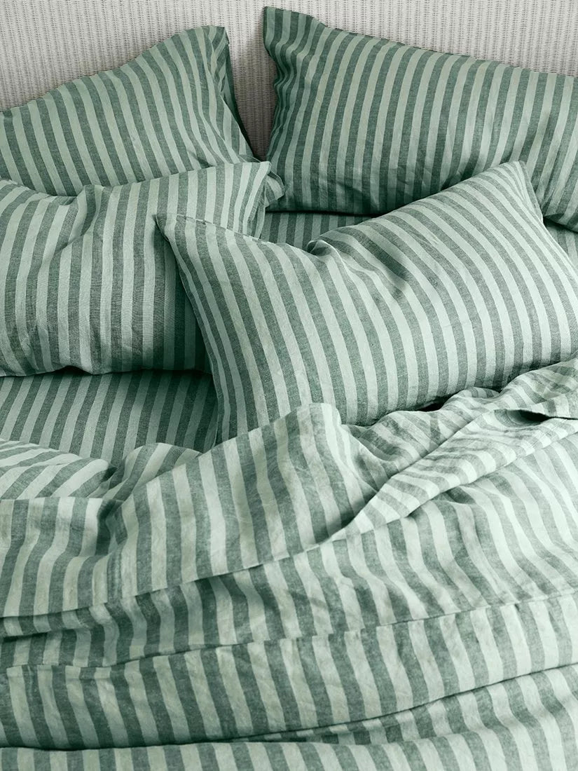 Piglet in Bed Pembroke linen sheet single, imported from the UK