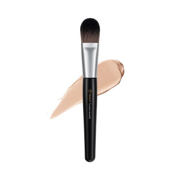 Studio17 Foundation brush 823 feather-light bristles (British brand)