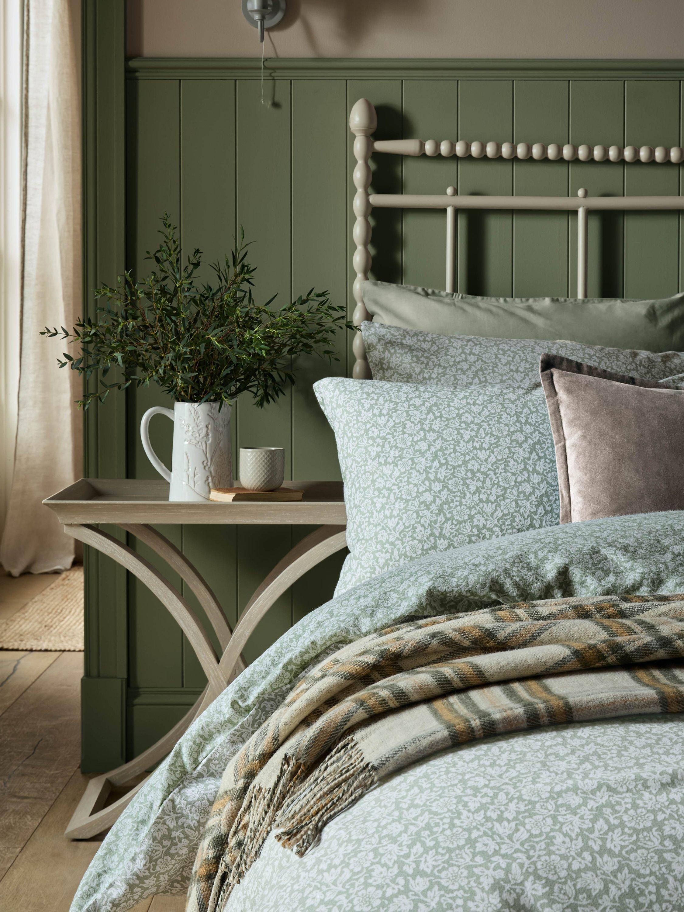 Laura Ashley Sweet Alyssum duvet cover set double size (British brand)