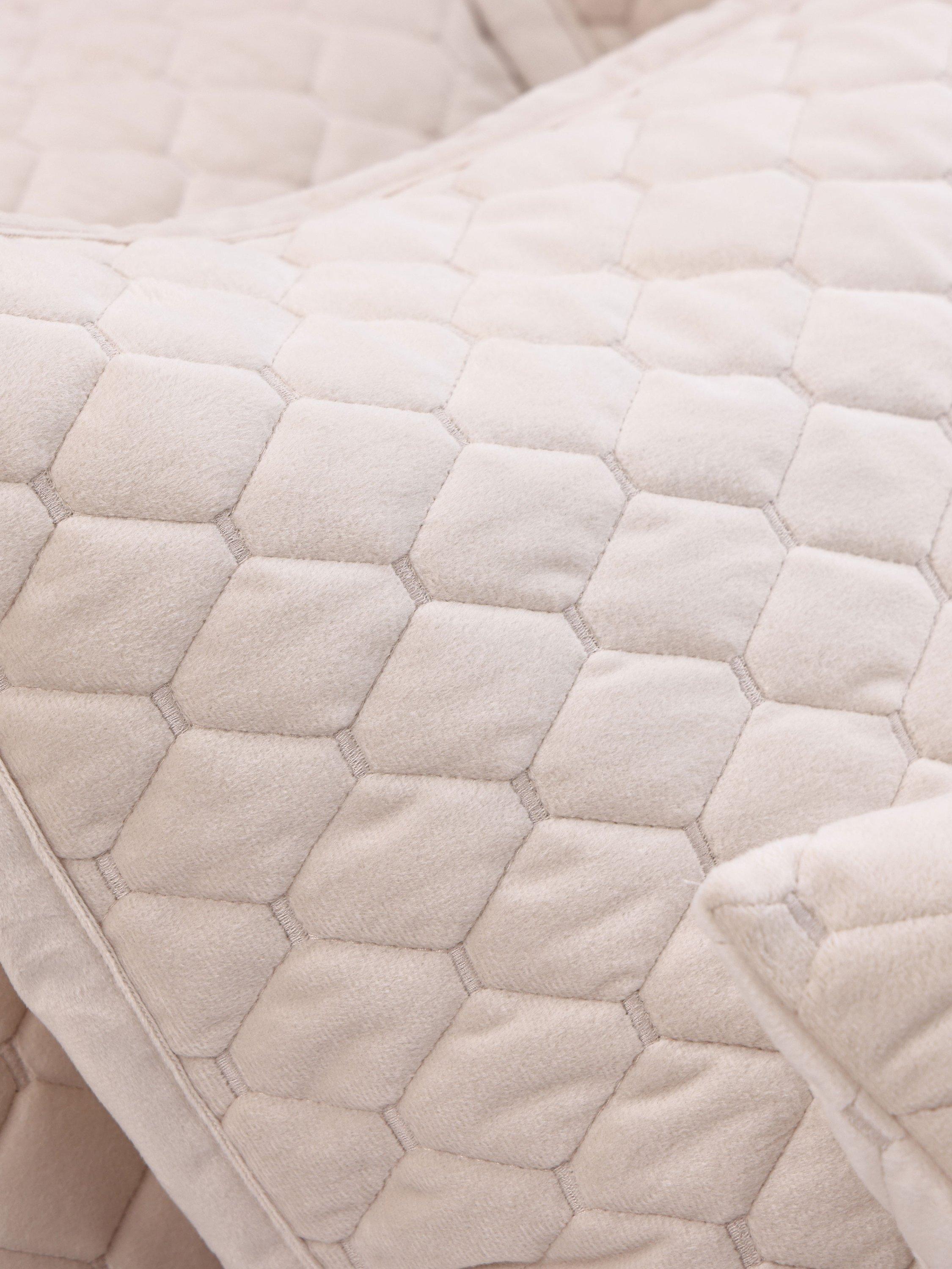 Muir velvet bedspread quilted 285x265cm, imported from the UK