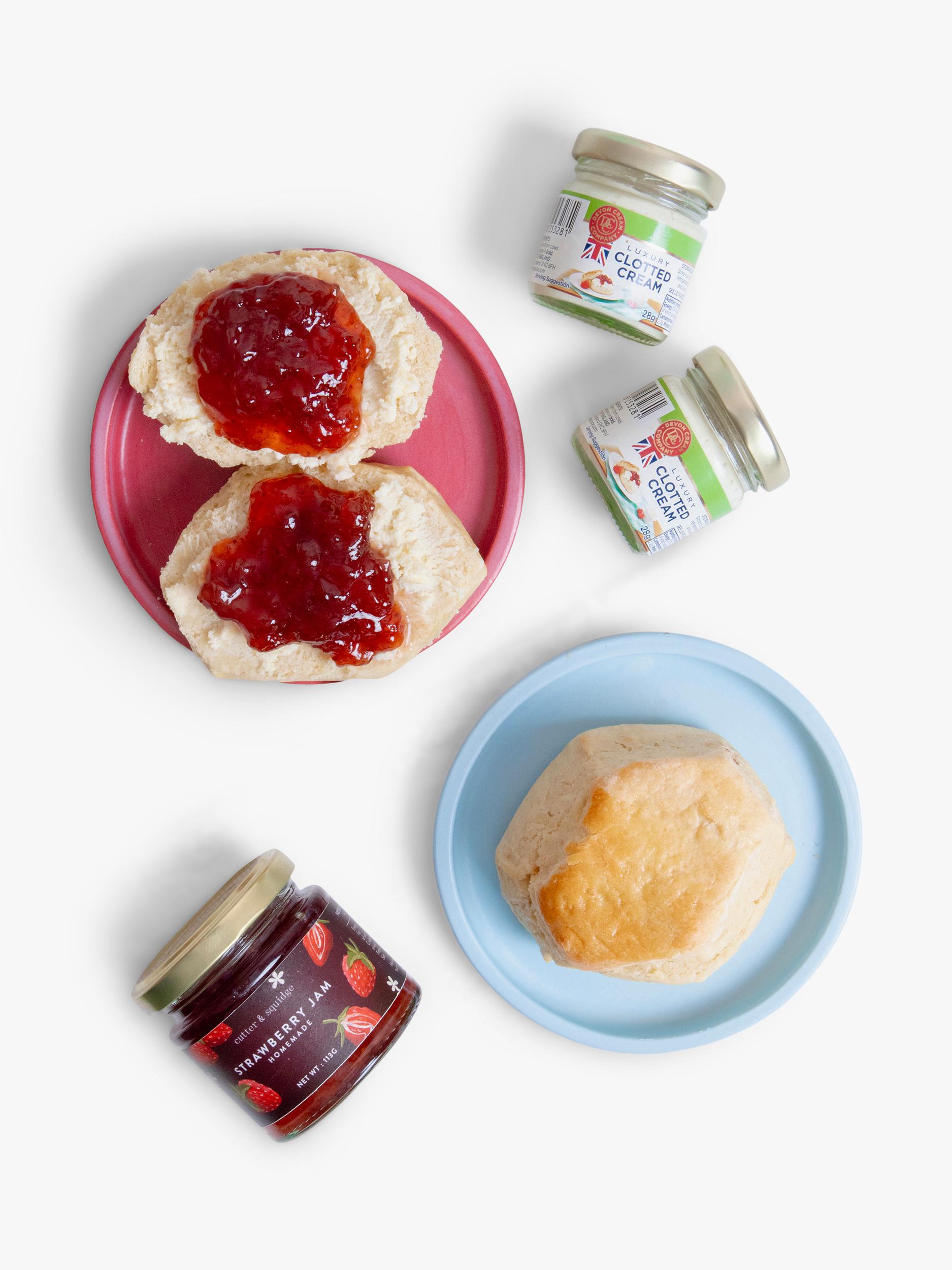 Cutter & Squidge afternoon tea box - British product
