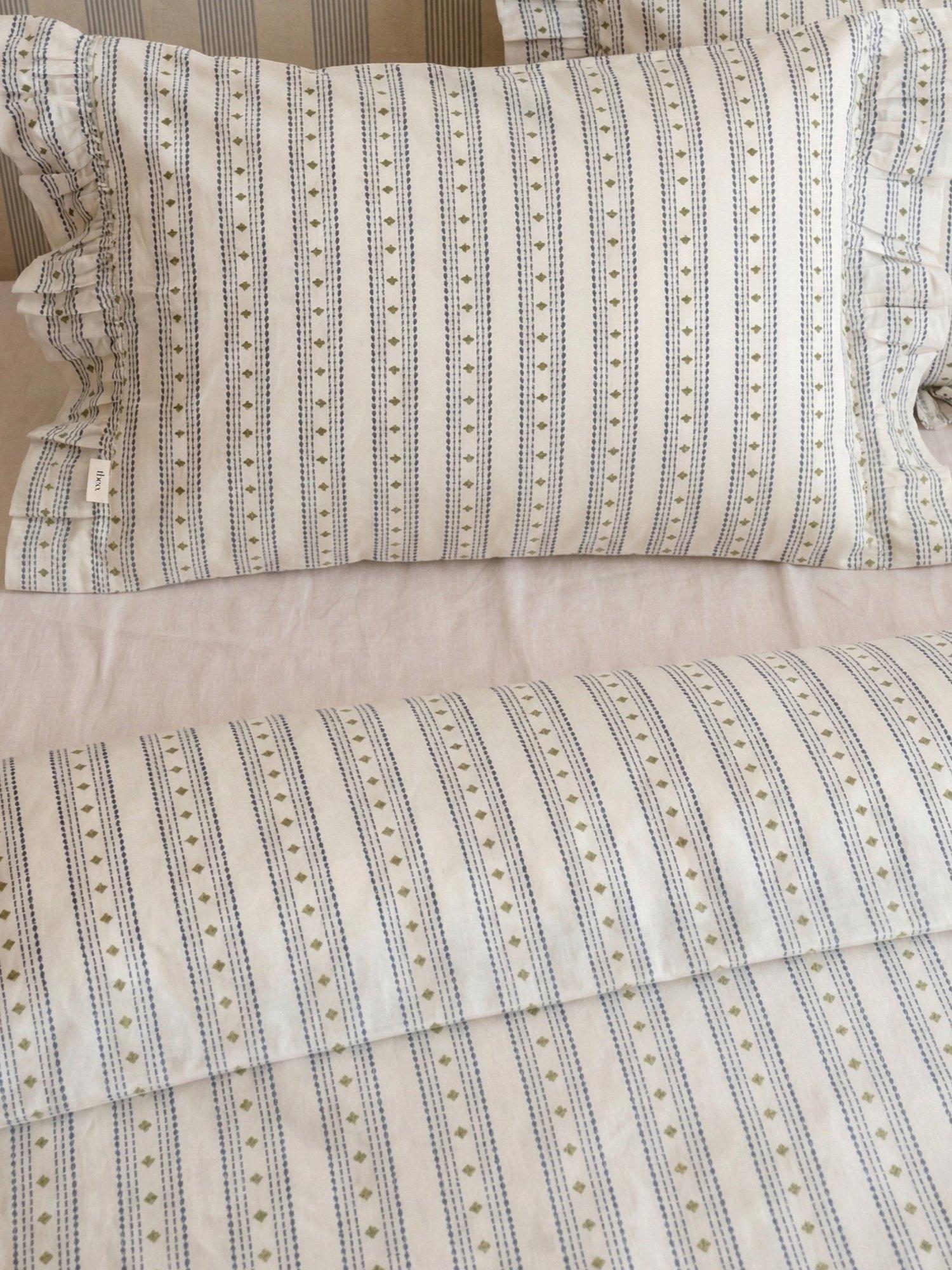 TBCo Ditsy double duvet cover set white floral UK version