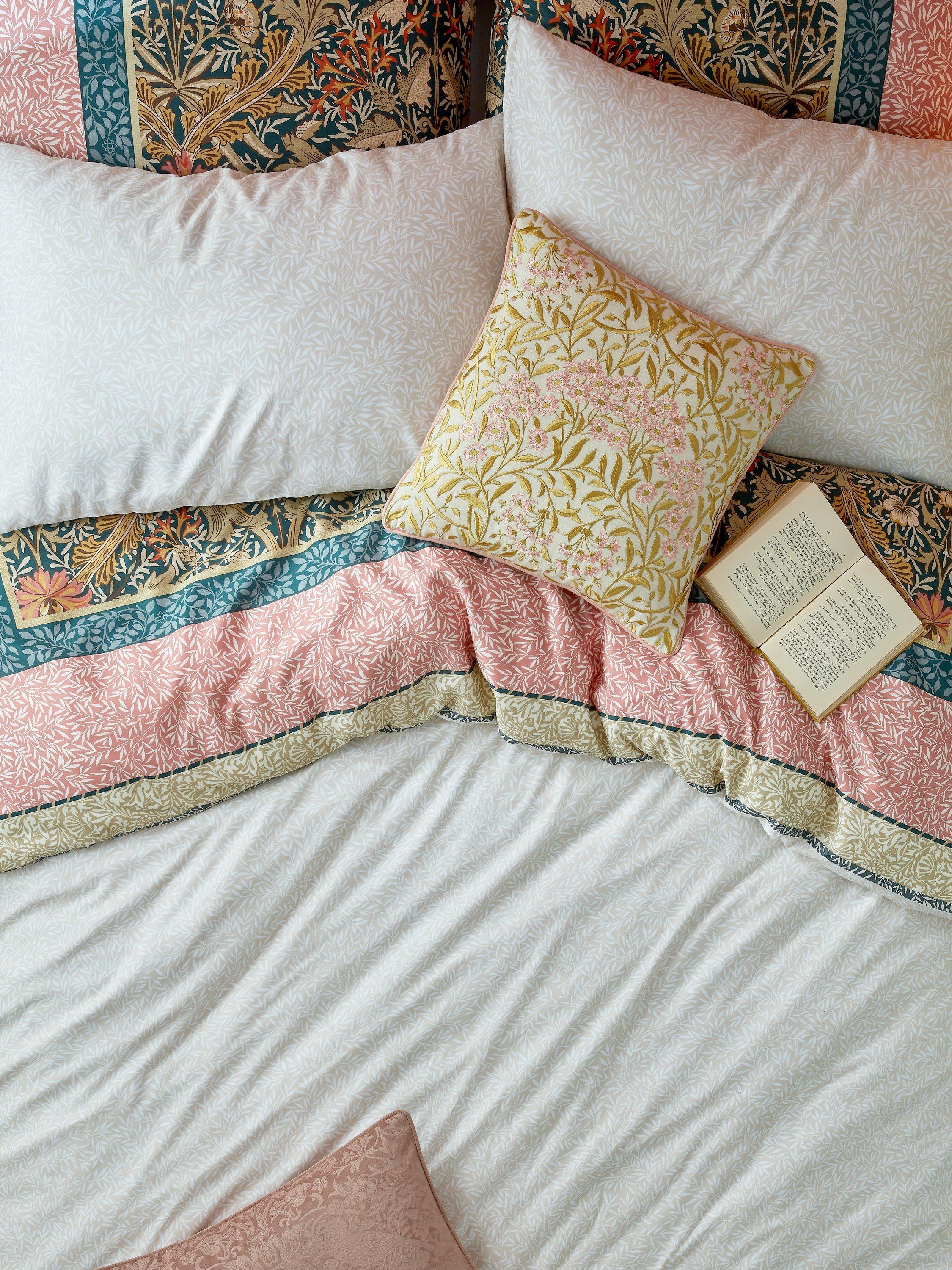 William Morris At Home Kelmscott reversible duvet cover set double, UK version