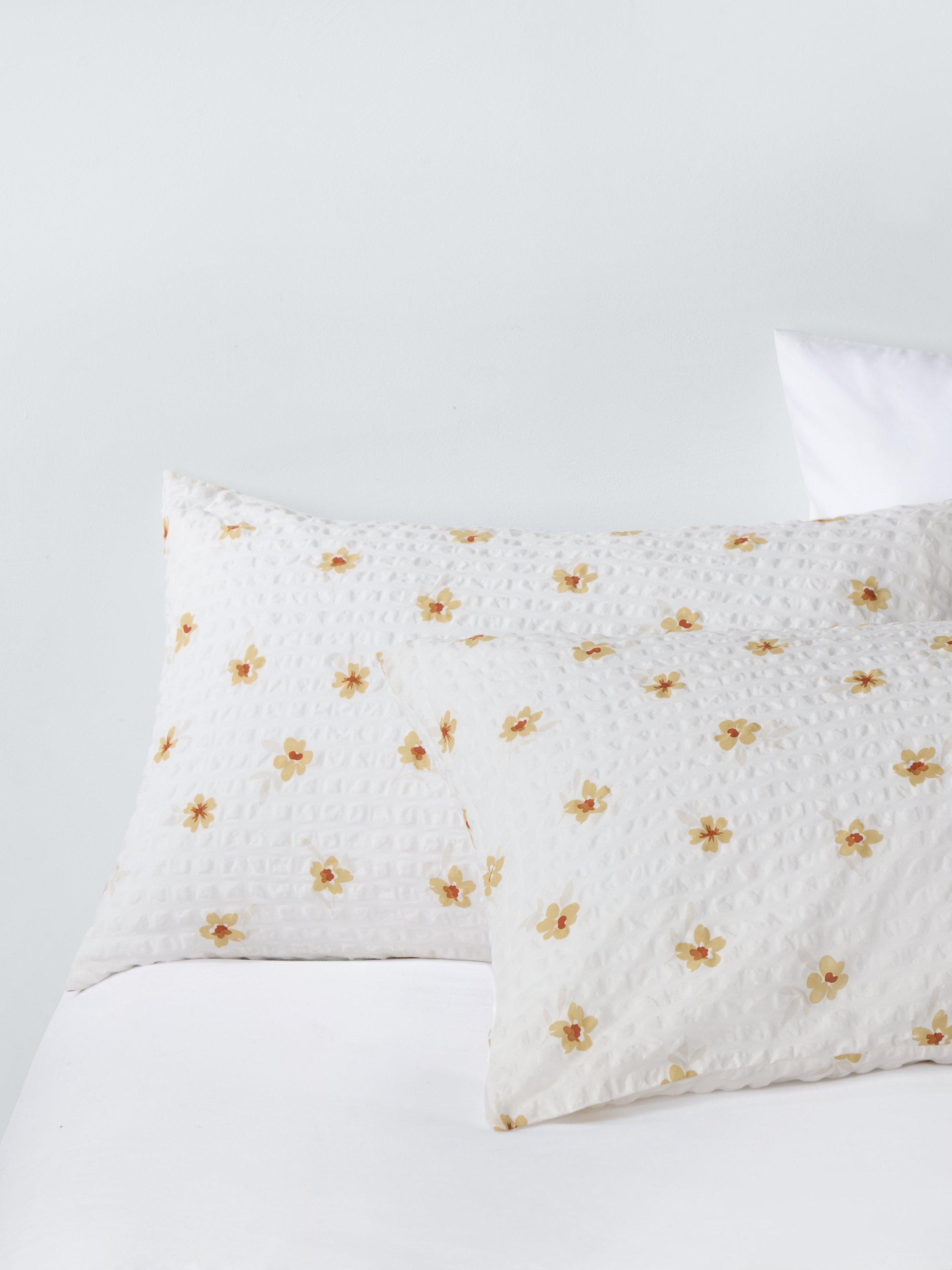 John Lewis Daisy duvet cover set Double, imported from the UK